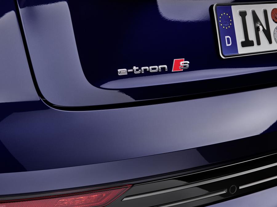 Логотип Audi e-tron S 2020 года  (WW) (фото 51 из 62)